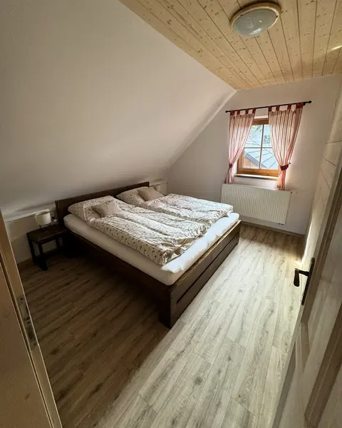 Třetí ložnice z masivního dřeva